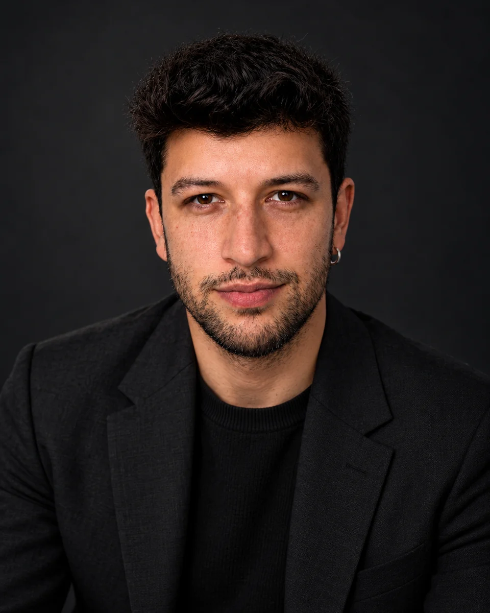 Portrait of Efe Ozan Akay, founder of OZZY Studio